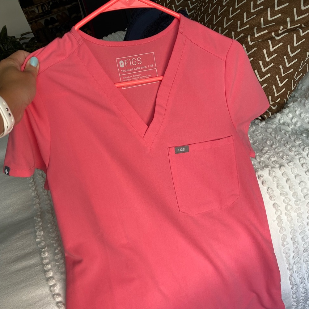Neon pink Figs Catarina One-Pocket Scrub Top